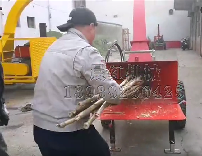 湿地公园芦苇杆粉碎视频--意昂4机械